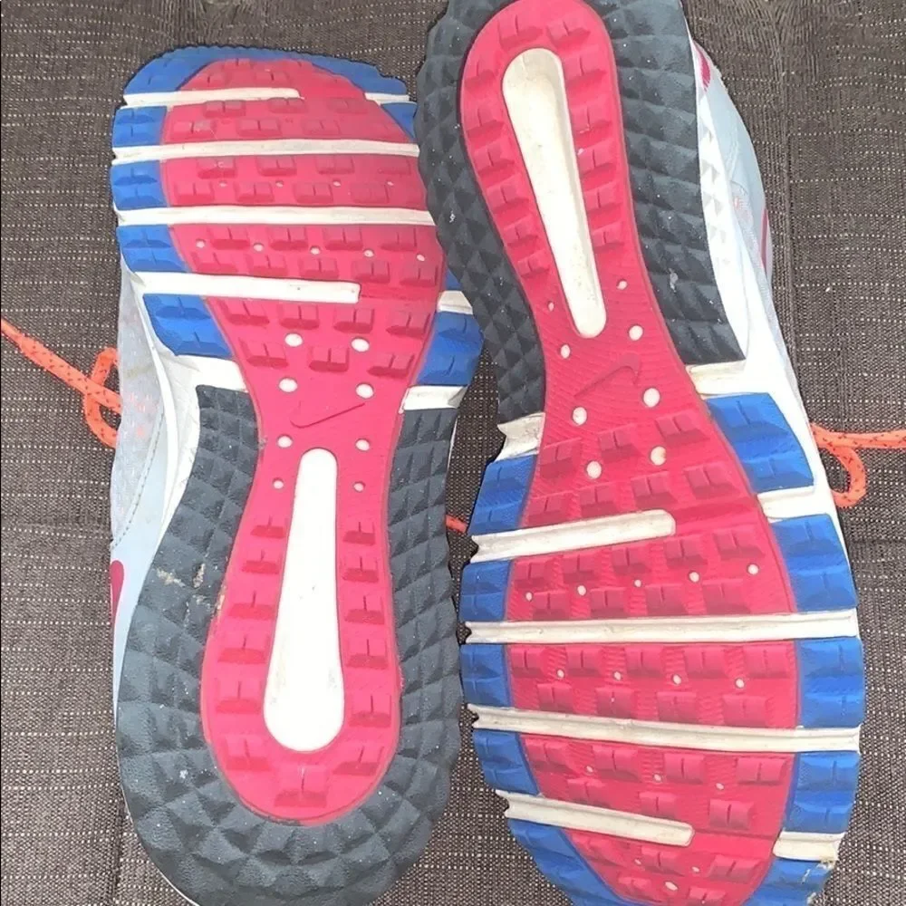 EUC WOMEN’S 11 NIKE WILD TRAIL SHOES